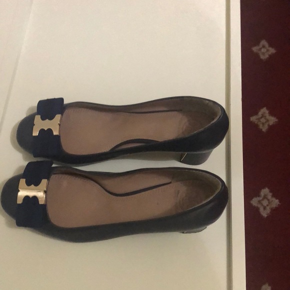 Navy Blue Leather shoes with Bow on the front - Picture 3 of 6